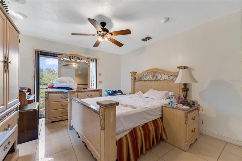 Recently Sold: $410,000 (3 beds, 2 baths, 2766 Square Feet)