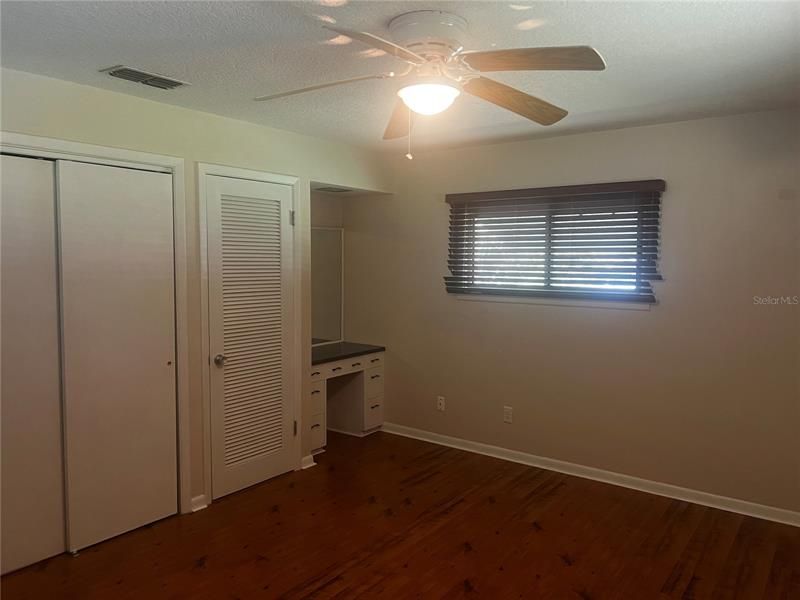 Recently Rented: $1,400 (2 beds, 1 baths, 996 Square Feet)