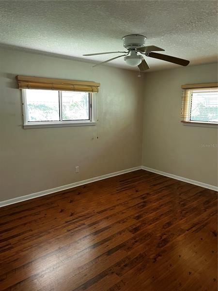 Recently Rented: $1,400 (2 beds, 1 baths, 996 Square Feet)