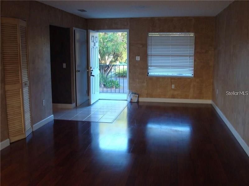 Recently Rented: $1,050 (1 beds, 1 baths, 715 Square Feet)