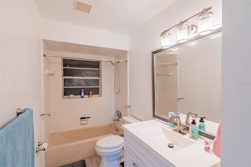 Recently Sold: $1,500,000 (3 beds, 2 baths, 1638 Square Feet)