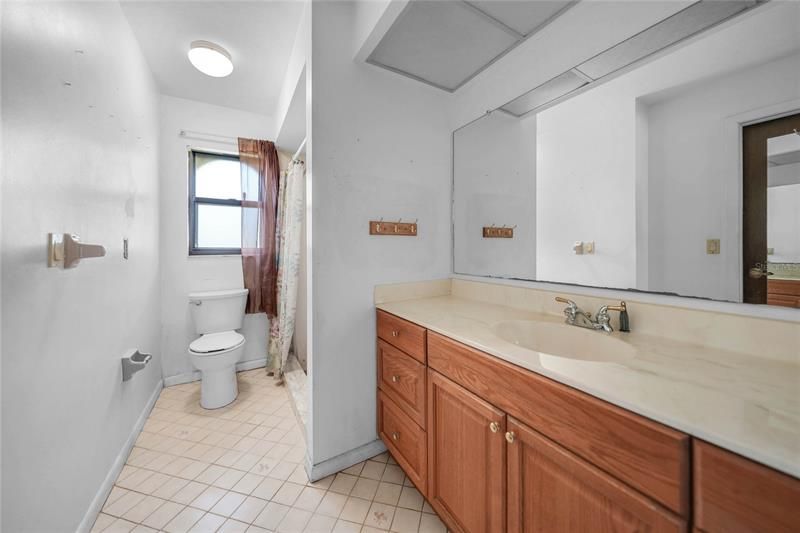 Recently Sold: $365,000 (3 beds, 2 baths, 1719 Square Feet)
