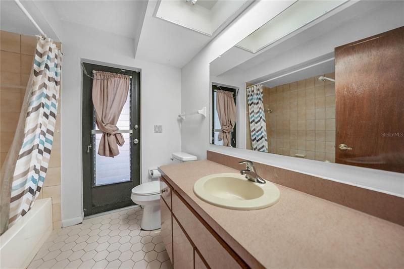 最近售出: $365,000 (3 贝兹, 2 浴室, 1719 平方英尺)