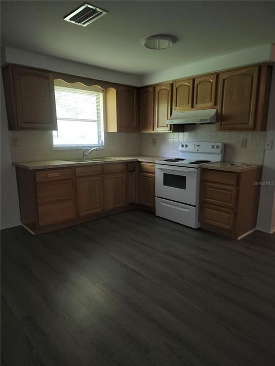 Recently Rented: $1,495 (2 beds, 1 baths, 1008 Square Feet)