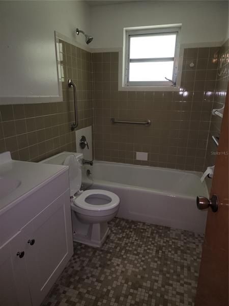 Recently Rented: $1,495 (2 beds, 1 baths, 1008 Square Feet)
