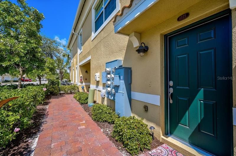 Recently Sold: $389,000 (2 beds, 2 baths, 1244 Square Feet)