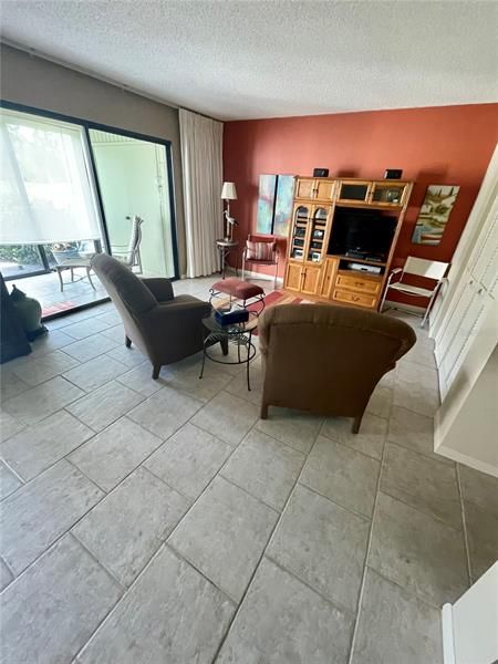 Recently Sold: $285,000 (2 beds, 2 baths, 1092 Square Feet)