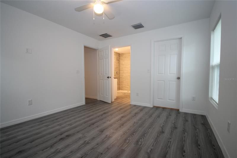Recently Rented: $1,799 (3 beds, 2 baths, 1371 Square Feet)