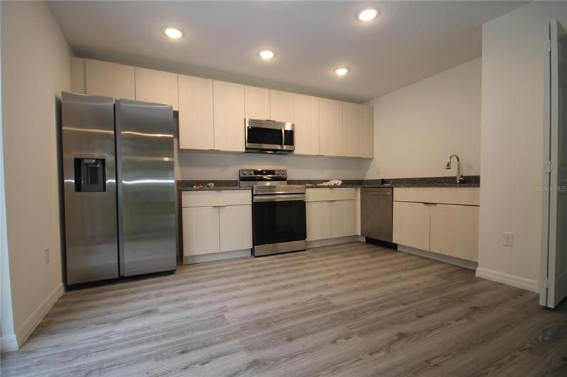 Recently Rented: $1,799 (3 beds, 2 baths, 1371 Square Feet)