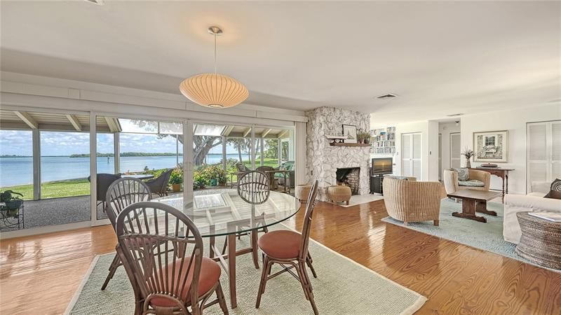 Recently Sold: $3,999,000 (3 beds, 3 baths, 2720 Square Feet)