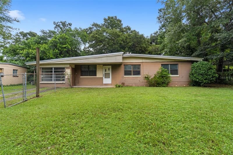 Recently Sold: $110,000 (3 beds, 2 baths, 2200 Square Feet)