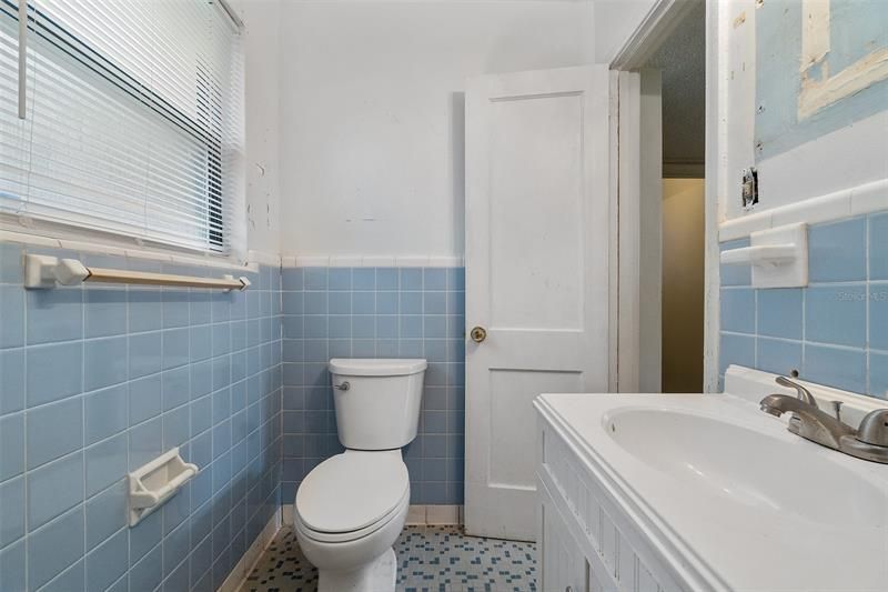 最近售出: $110,000 (3 贝兹, 2 浴室, 2200 平方英尺)