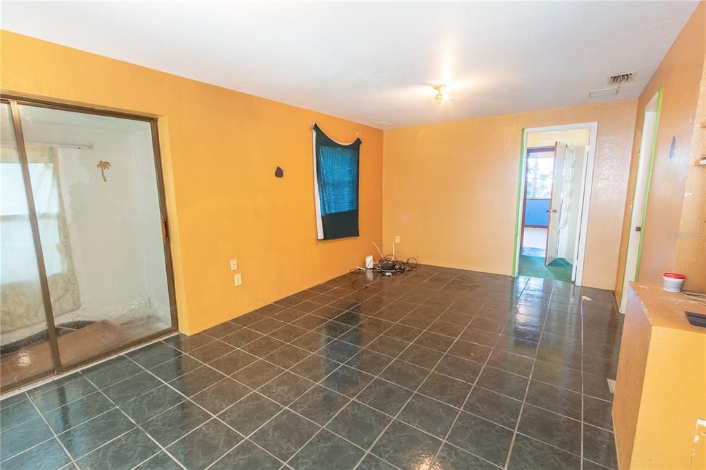 Vendido Recientemente: $99,500 (3 camas, 1 baños, 1213 Pies cuadrados)