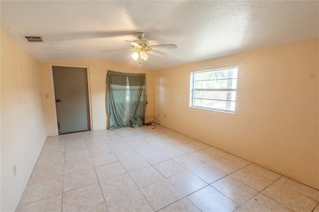 Recently Sold: $99,500 (3 beds, 1 baths, 1213 Square Feet)