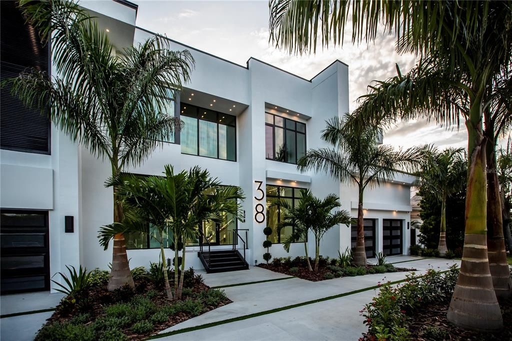 Recently Sold: $9,890,000 (6 beds, 7 baths, 7608 Square Feet)