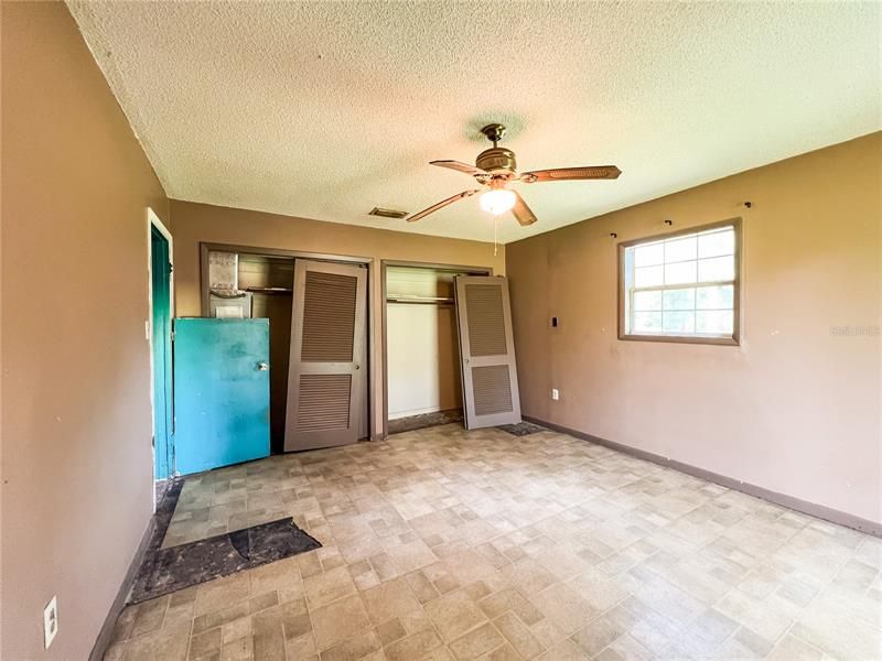 Recently Sold: $79,900 (2 beds, 1 baths, 1180 Square Feet)