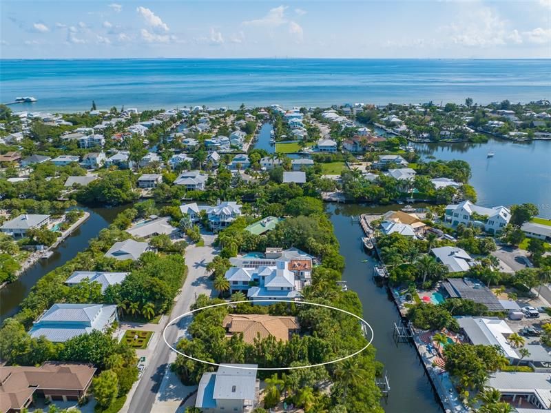 Recently Sold: $3,495,000 (3 beds, 3 baths, 2453 Square Feet)