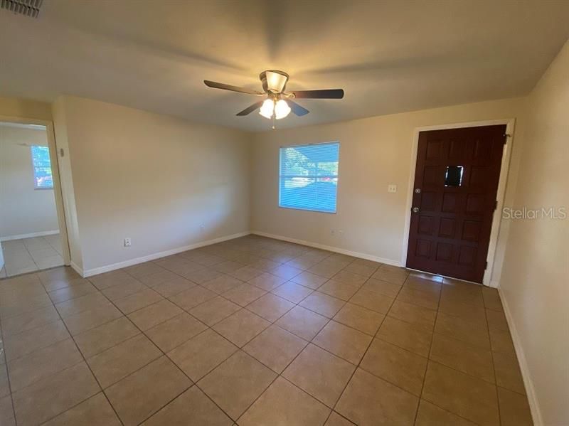 Recently Rented: $1,100 (2 beds, 1 baths, 702 Square Feet)