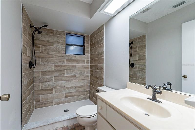 最近售出: $269,000 (2 贝兹, 2 浴室, 1196 平方英尺)