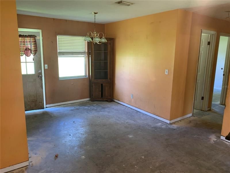 Recently Sold: $99,900 (3 beds, 1 baths, 1104 Square Feet)