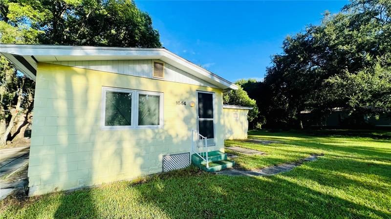 Recently Sold: $99,900 (2 beds, 1 baths, 715 Square Feet)
