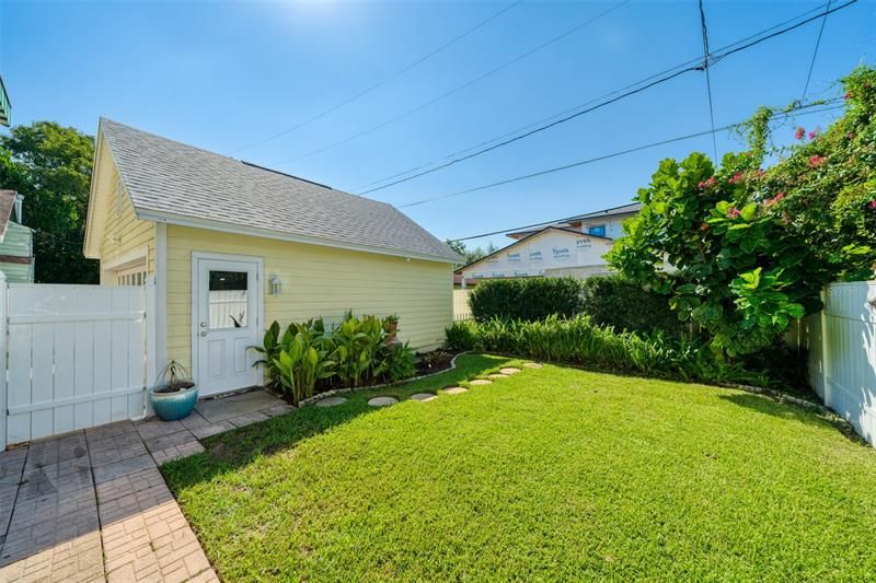 Recently Sold: $775,000 (3 beds, 2 baths, 2343 Square Feet)