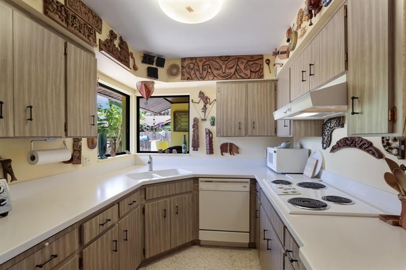 Recently Sold: $1,700,000 (2 beds, 2 baths, 1713 Square Feet)