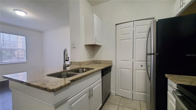 Recently Sold: $165,000 (1 beds, 1 baths, 674 Square Feet)