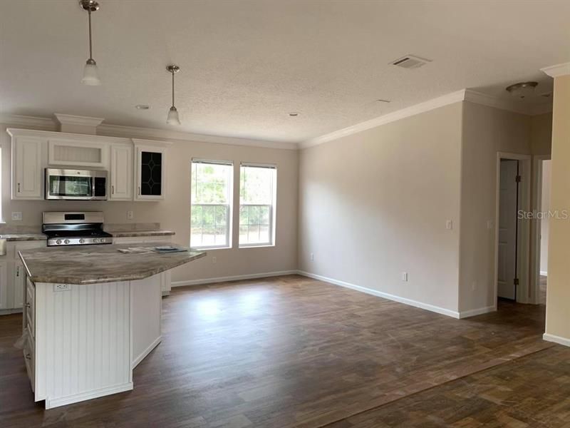 Recently Sold: $279,999 (3 beds, 2 baths, 1560 Square Feet)