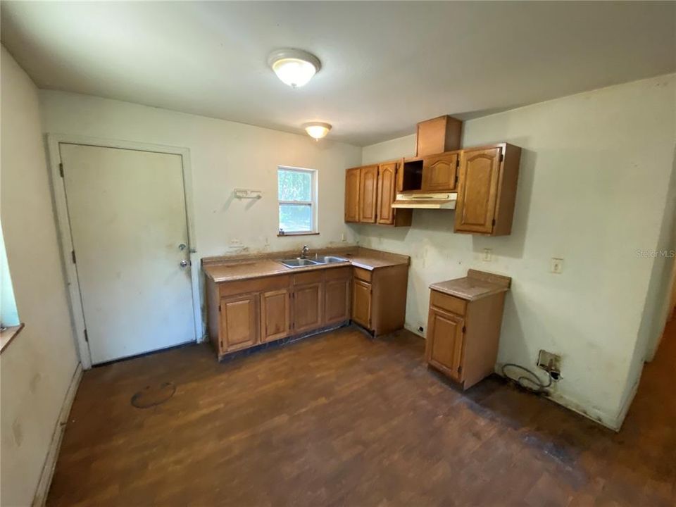 Recently Sold: $69,900 (2 beds, 2 baths, 925 Square Feet)