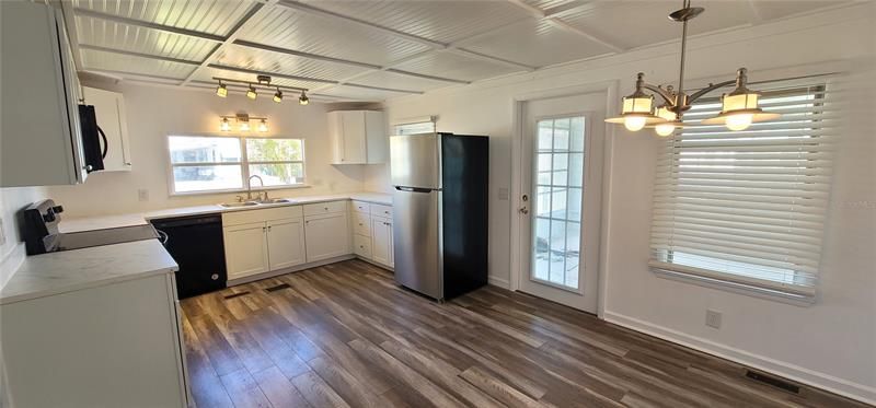 Recently Rented: $1,850 (2 beds, 1 baths, 960 Square Feet)