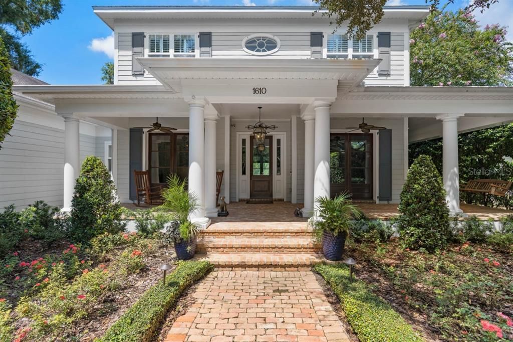 Recently Sold: $2,300,000 (4 beds, 4 baths, 3863 Square Feet)