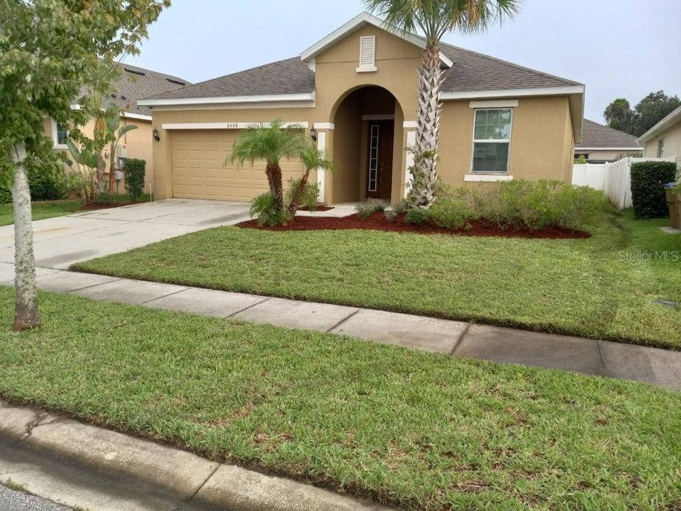 Recently Rented: $2,395 (3 beds, 2 baths, 1784 Square Feet)