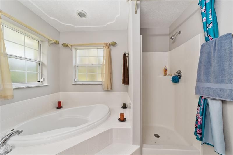 最近售出: $399,700 (3 贝兹, 2 浴室, 1914 平方英尺)