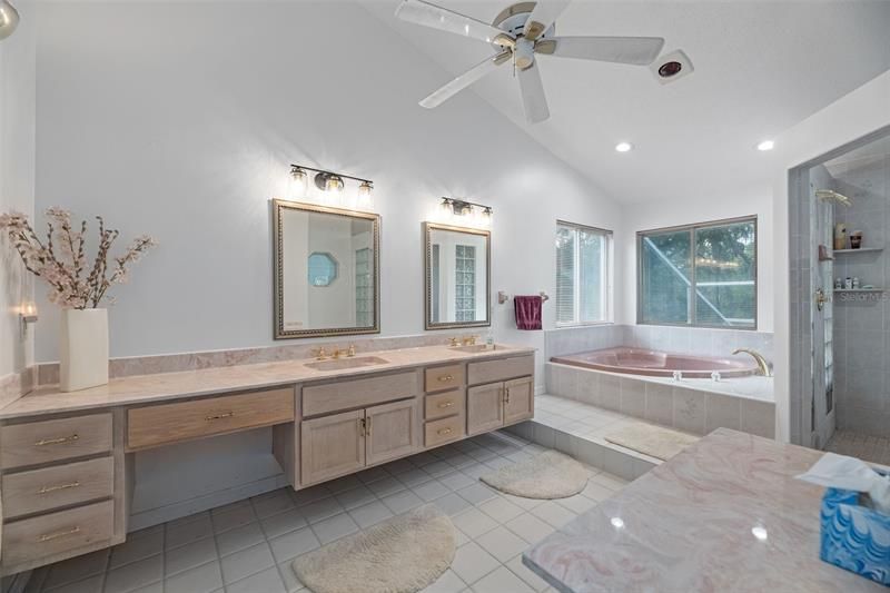 Недавно продано: $625,000 (4 спален, 3 ванн, 3118 Квадратных фут)