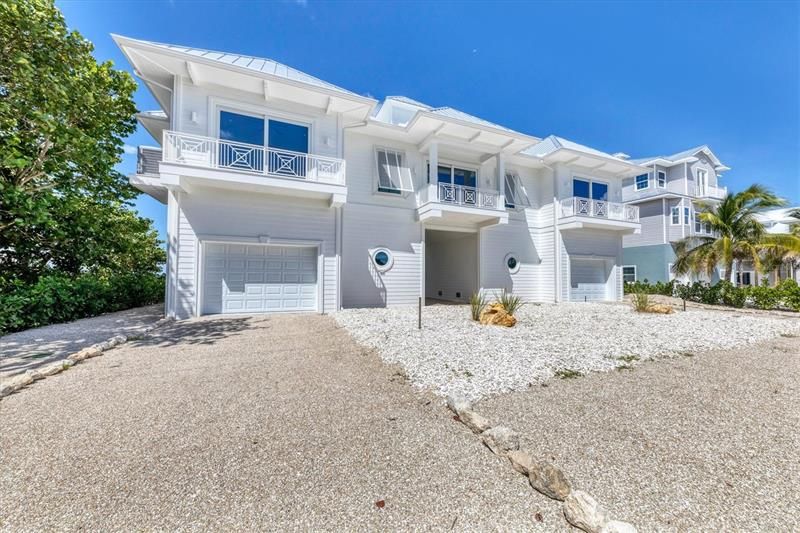 Recently Sold: $4,350,000 (4 beds, 4 baths, 2912 Square Feet)