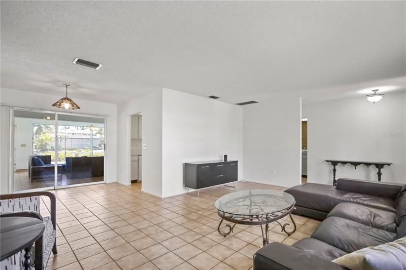 Recently Rented: $3,200 (2 beds, 2 baths, 1947 Square Feet)