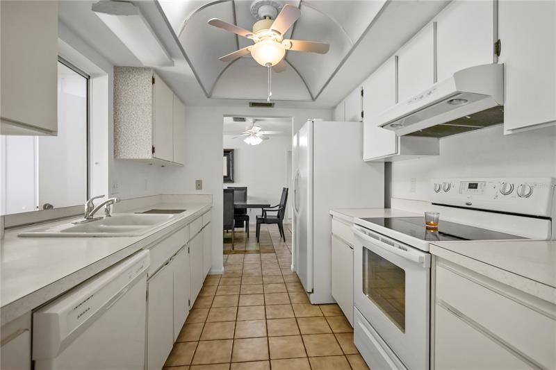 Recently Rented: $3,200 (2 beds, 2 baths, 1947 Square Feet)