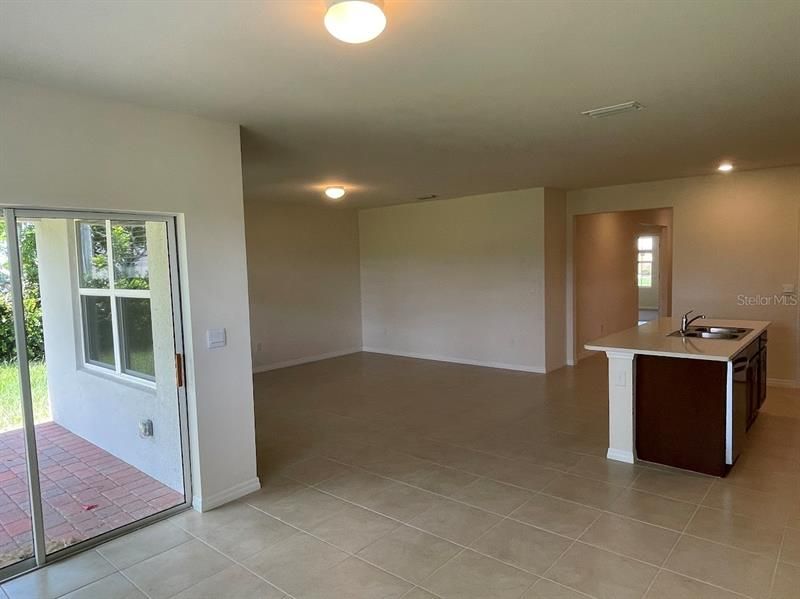 Recently Rented: $2,475 (3 beds, 2 baths, 1672 Square Feet)