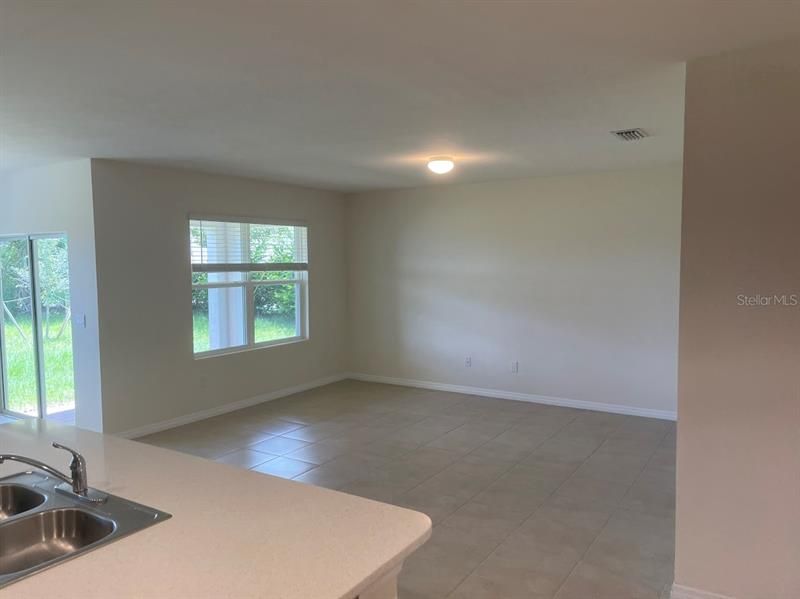 Recently Rented: $2,475 (3 beds, 2 baths, 1672 Square Feet)