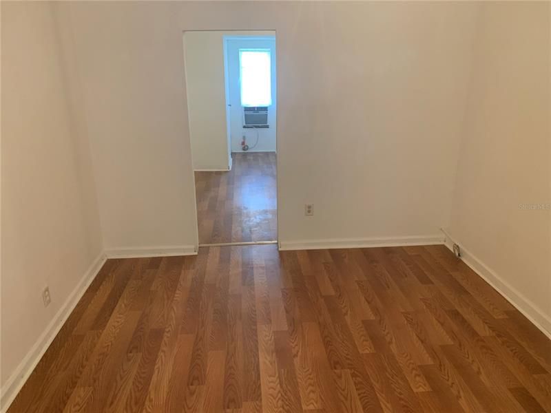 Recently Rented: $900 (1 beds, 1 baths, 425 Square Feet)