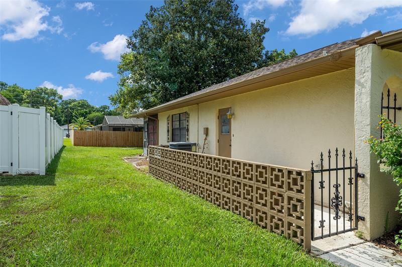 Recently Sold: $214,000 (2 beds, 2 baths, 1498 Square Feet)