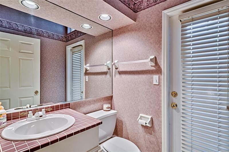 最近售出: $469,000 (4 贝兹, 2 浴室, 2327 平方英尺)