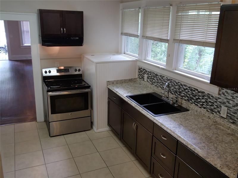 Recently Rented: $1,100 (3 beds, 1 baths, 1266 Square Feet)