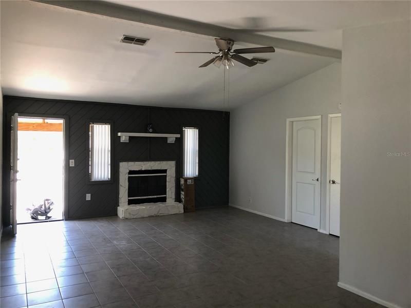 Recently Rented: $1,595 (2 beds, 1 baths, 1001 Square Feet)