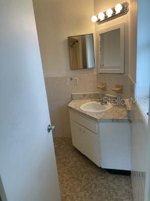 Recently Rented: $1,700 (3 beds, 2 baths, 1442 Square Feet)