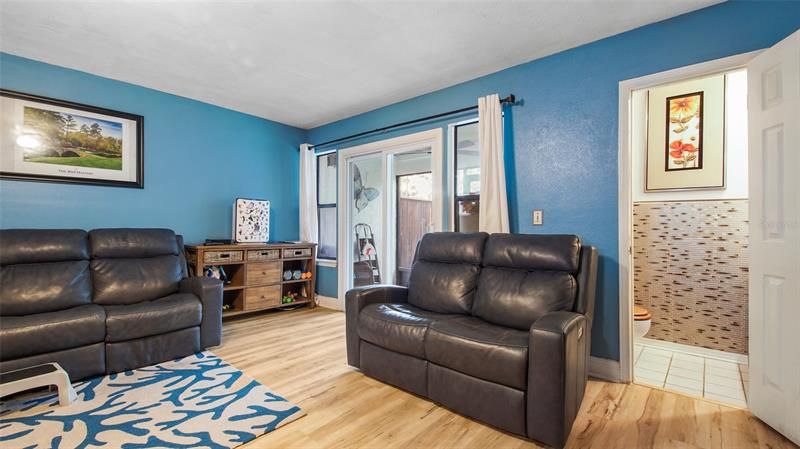 Recently Sold: $245,000 (2 beds, 2 baths, 1136 Square Feet)