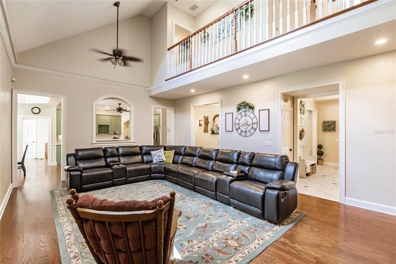 Recently Sold: $1,199,000 (6 beds, 4 baths, 4714 Square Feet)