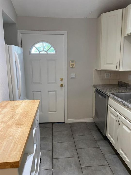 Recently Rented: $1,600 (2 beds, 1 baths, 1300 Square Feet)