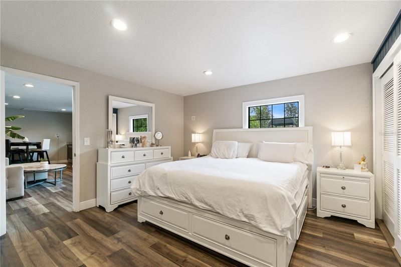 Recently Sold: $850,000 (2 beds, 1 baths, 1650 Square Feet)
